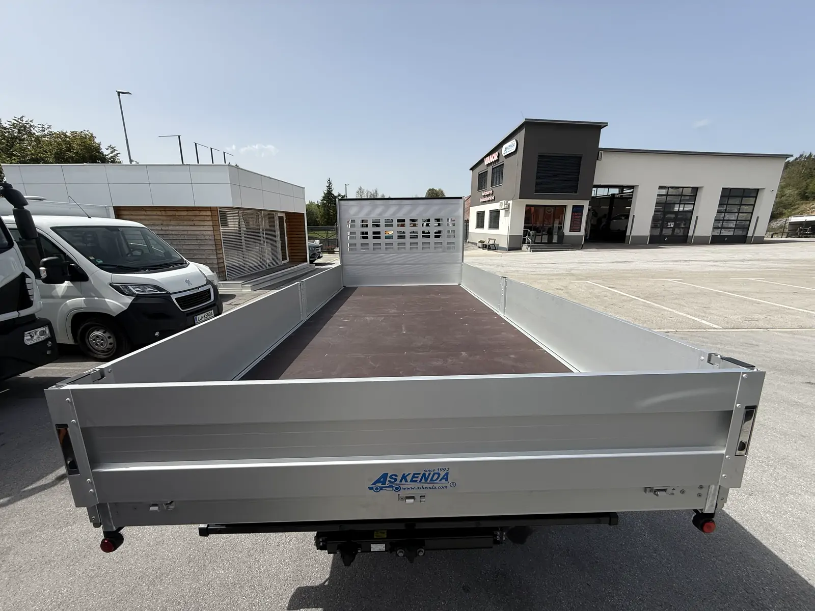 Aluminijasta ravna nadgradnja za dostavno vozilo