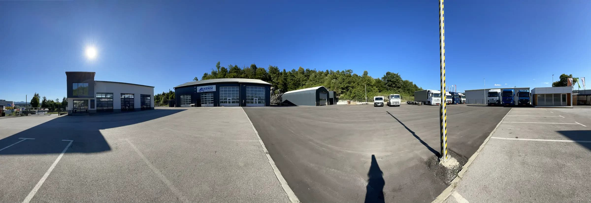 Prodajno-servisni center AS Kenda, Pod lipami 2 v Logatcu